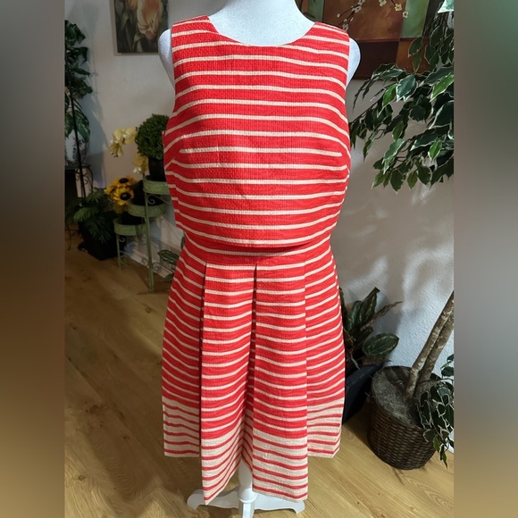 Taylor beautiful overlay stripe one piece pleated midi dress size 10 - Picture 3 of 14
